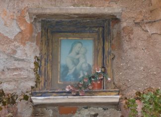 La Madonna col Bambino, stampa nel tabernacolo (capitèło) in Calle de le Poste Vechie, nel Sestiere di San Polo