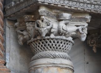 Alcuni capitelli, della Basilica di San Marco, simili a quelli del Tempio di Salomone e della Cripta del Santo Sepolcro