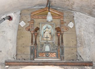 La Vergine della Candelaria, nel tabernacolo (capitèło) del Sotoportego de Corte Tramezina, nel Sestiere di Dorsoduro