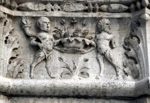 I Fauni e i Satiri, su un bassorilievo in Corte dei Senatori nel Palazzo Ducale