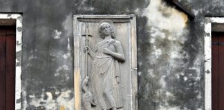 San Servilio vulgo San Servolo e il drago, bassorilievo su una casa in Casaria, nel Sestiere di San Polo