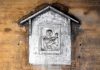 La Madonna col Bambino, bassorilievo nel Sotoportego de la Madoneta, nel Sestiere di San Polo