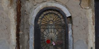 L’Immacolata Concezione, statua nel tabernacolo (capitèło) in Fondamenta Nani, nel Sestiere di Dorsoduro
