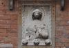 La Madonna Orante, bassorilievo in Calle de le Cape, nell’Isola della Giudecca