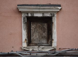 La Madonna Madre della Consolazione, dipinto nel tabernacolo (capitèło) in Fondamenta de Cannaregio, nel Sestiere di Cannaregio
