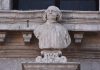 I cenotafi della famiglia Fini sulla facciata della Chiesa di San Moisè