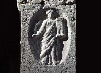 Santa Barbara, bassorilievi in Salizada San Francesco e in Calle dei Bombardieri, nel Sestiere di Castello