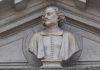 Il busto di Giacomo Galli, sopra il timpano della porta della Chiesa del Santissimo Salvatore