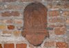 La Madonna col Bambino, bassorilievo in terracotta, in Corte Veniera nel Sestiere di Castello