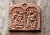 La Madonna con Gesù bambino e Santa Elisabetta con San Giovanni, bassorilievo in terracotta, in Calle Trevisana o Cicogna, nel Sestiere di Castello