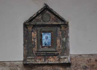 La Madonna della Salute, stampa nel tabernacolo (capitèło) del Sotoportego Zambelli, nel Sestiere di Santa Croce