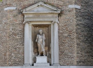 San Paolo apostolo, statua sul muro esterno della Chiesa di San Polo, Sestiere di San Polo