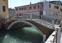 Ponte de la Misericordia, tra il Rio de Noal e il Canale de la Misericordia