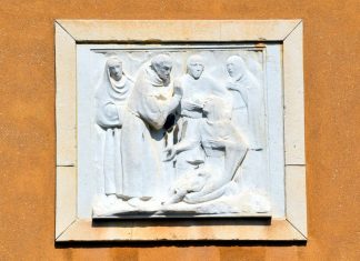 Il miracolo di San Francesco del bambino morto, bassorilievo in Corte de l’Avogaria, nel Sestiere di Dorsoduro
