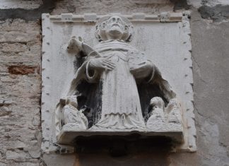 San Domenico, altorilievo su una casa in Salizada del Pistor, nel Sestiere di Cannaregio