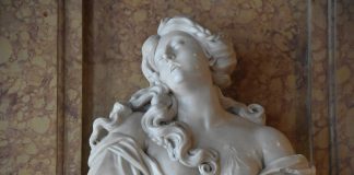 Il busto di Lucrezia Romana, nel “portico” del primo piano nobile di Ca’ Rezzonico
