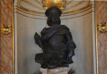 Il monumento “adhuc viventi” al doge Francesco Morosini nella Sala degli Armamenti, e altri monumenti al Peloponnesiaco