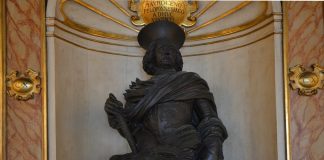 Il monumento “adhuc viventi” al doge Francesco Morosini nella Sala degli Armamenti, e altri monumenti al Peloponnesiaco