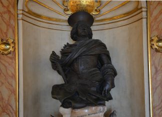 Il monumento “adhuc viventi” al doge Francesco Morosini nella Sala degli Armamenti, e altri monumenti al Peloponnesiaco