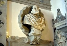 La Cappella Grimani, il busto di Marc’Antonio Grimani e la nicchietta per le ampolle, nella chiesa di San Sebastiano