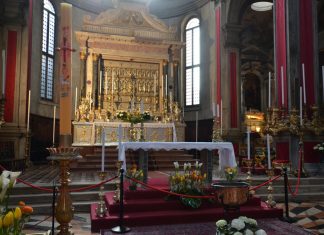 La Pala d’argento dorato sull’altare maggiore della Chiesa del Santissimo Salvatore