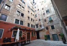 Corte de l’Orso a San Bartolomeo, nel Sestiere di San Marco