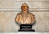 Il busto del procuratore Alvise da Mosto sulla facciata della Chiesa di San Nicolò da Tolentino