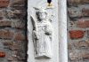 San Pietro Martire e San Vincenzo Ferreri, bassorilievi sugli stipiti delle porte della Scuola del Santo Nome di Dio