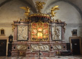 La reliquia del prezioso sangue di Gesù Cristo, nel tabernacolo santuario della Chiesa di Santa Maria Gloriosa dei Frari