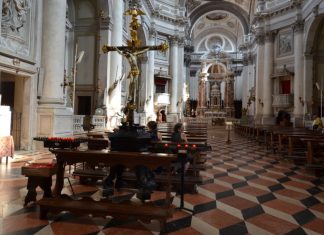 Il Crocifisso ligneo del XVI secolo, nella Chiesa dei Gesuati